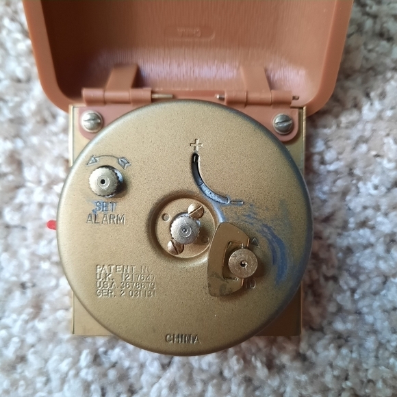 Vintage Westclox Portable Wind-up Travel Alarm Clock tan hard plastic case - Picture 7 of 8